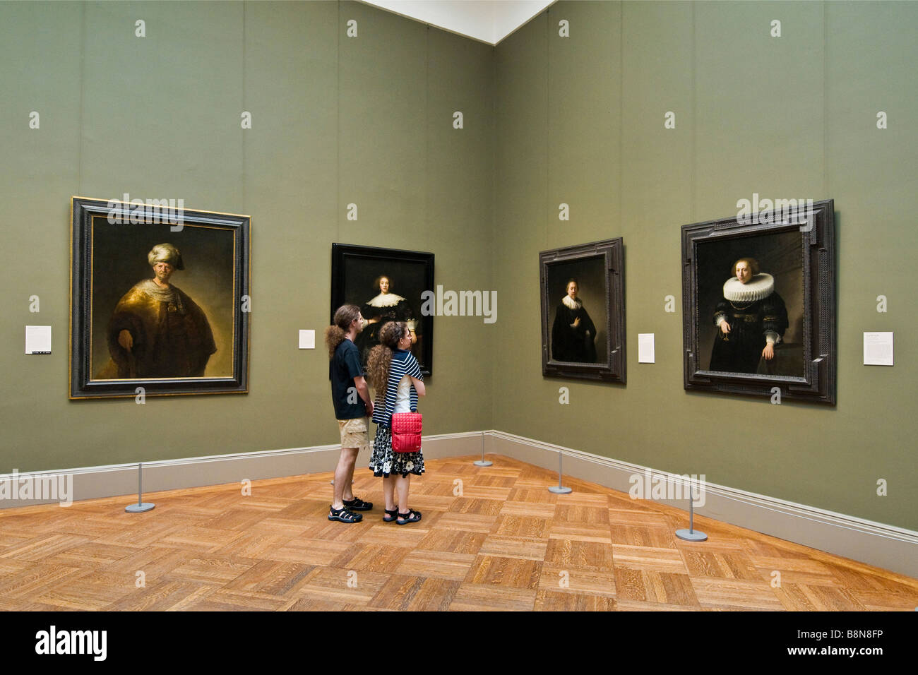 Besucher eine Sammlung von klassischen Gemälden, Metropolitan Museum of Art Stockfoto