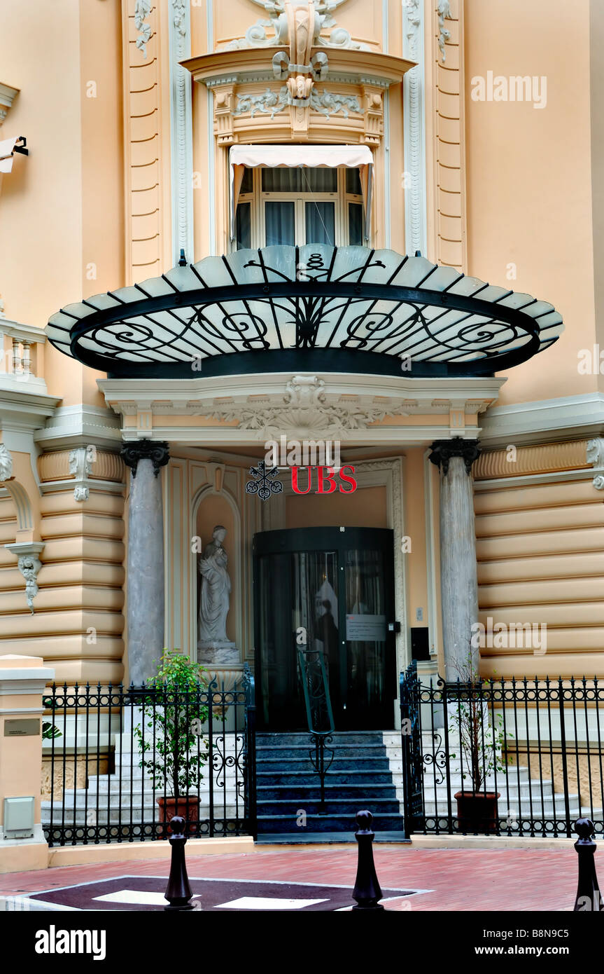 Monaco, Monte Carlo, Außenansicht des „UBS Bank“-Gebäudes, „Union de Banque Suisse Monaco“, Vordereingang, Private Banking, Schild Stockfoto