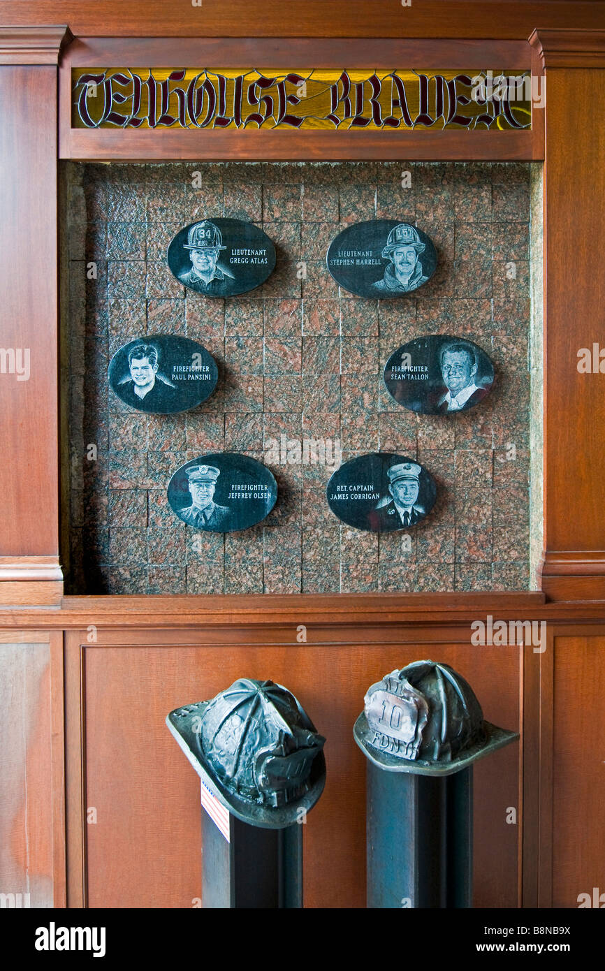 Denkmal für Feuerwehrleute, die ihr Leben, während der Katastrophe von 9/11 in New York City Fire Station verloren Stockfoto