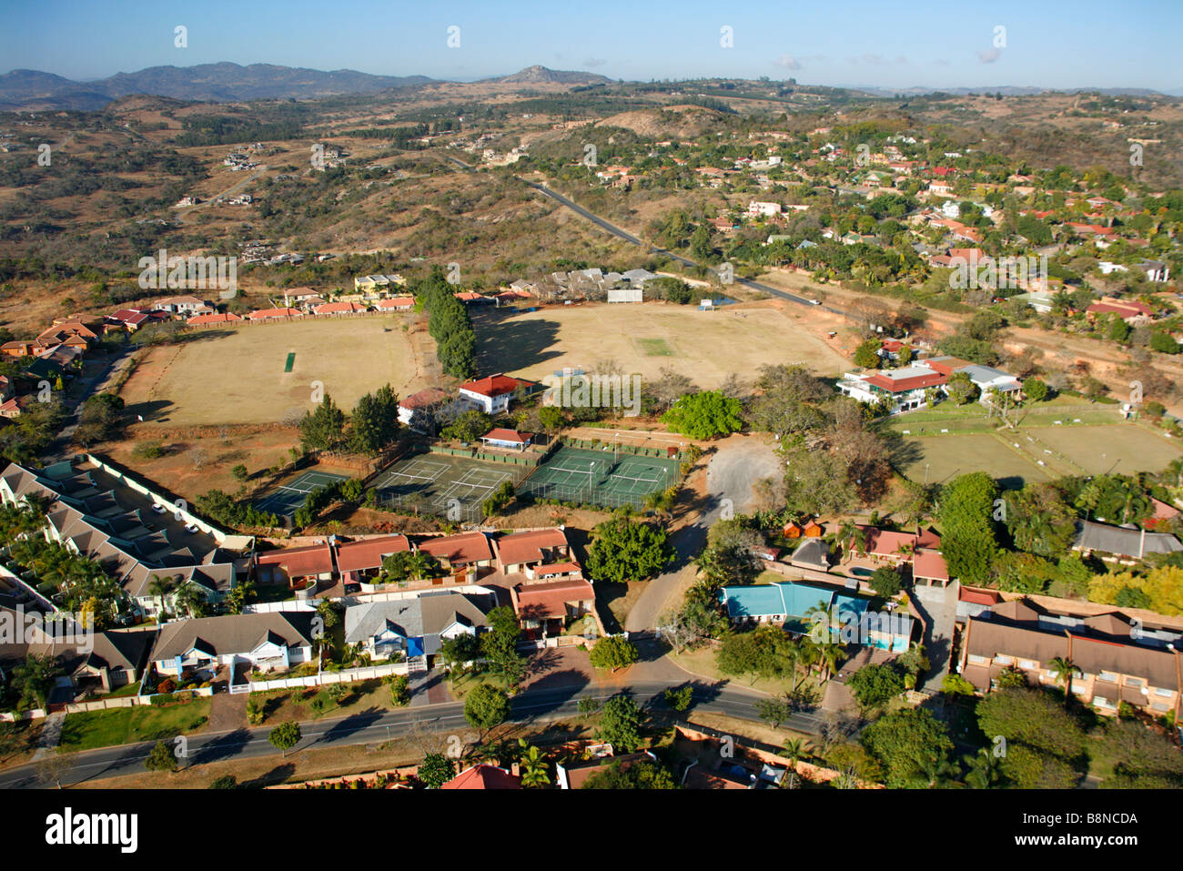 Eine Luftaufnahme von einer gut ausgebauten Wohngegend in Nelspruit Stockfoto