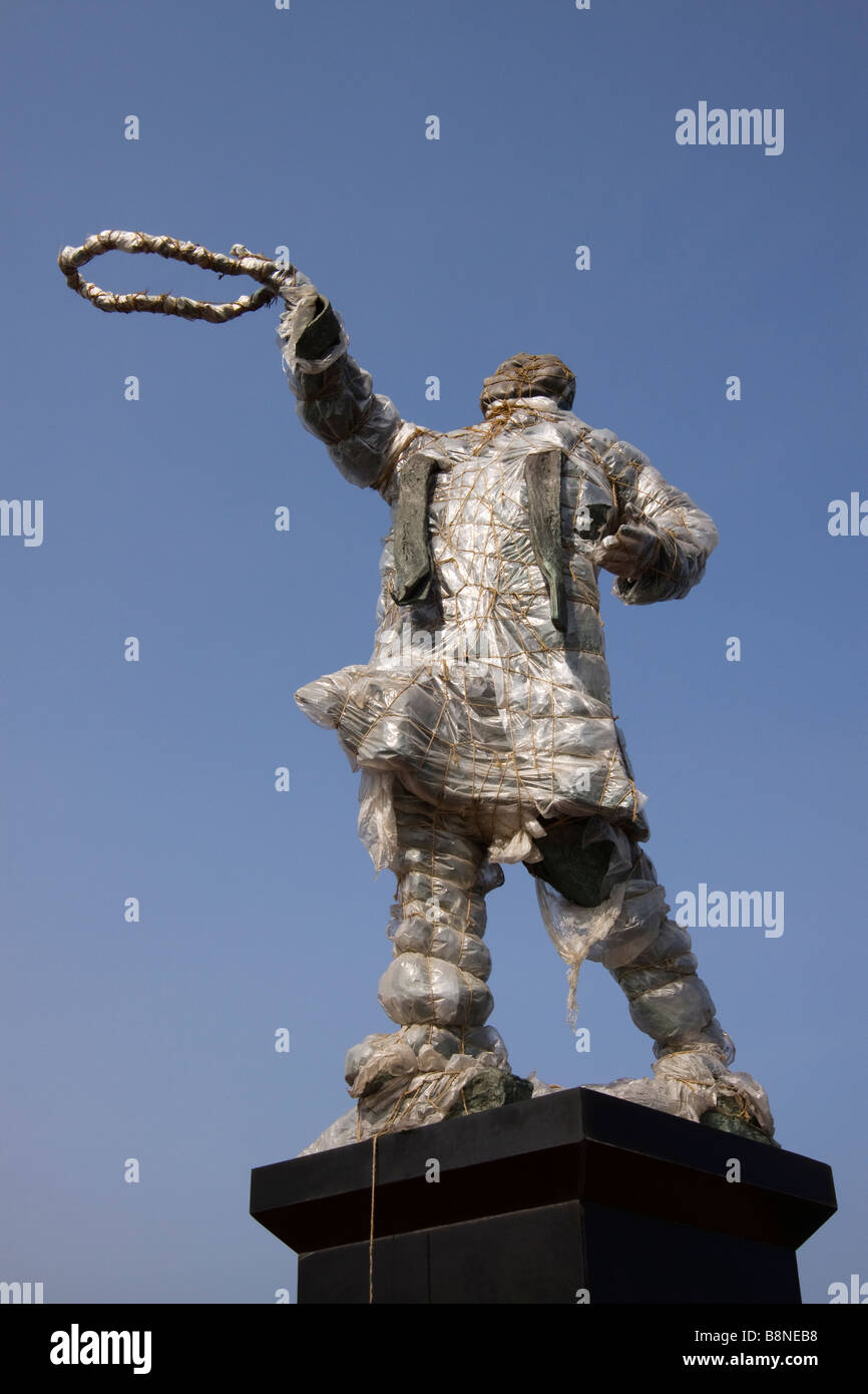 Indien-Andamanen und Nikobaren South Andaman Island Port Blair Marina Park Indira Gandhi-Statue verpackt vor Enthüllung Stockfoto