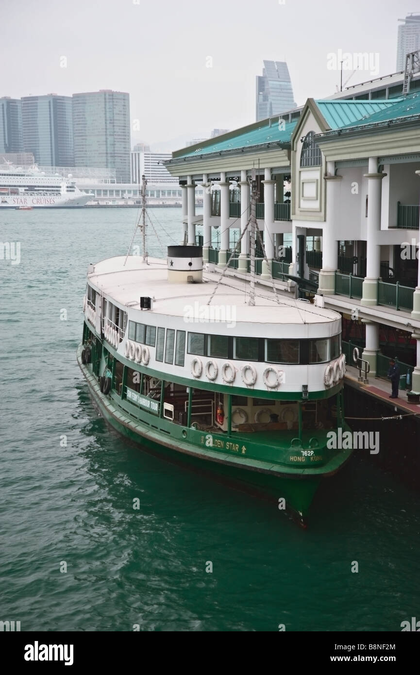 Star Line Fähren goldene Sterne Central Pier in Hong Kong für Reise über den Victoria Harbour nach Kowloon zu fahren wird vorbereitet Stockfoto