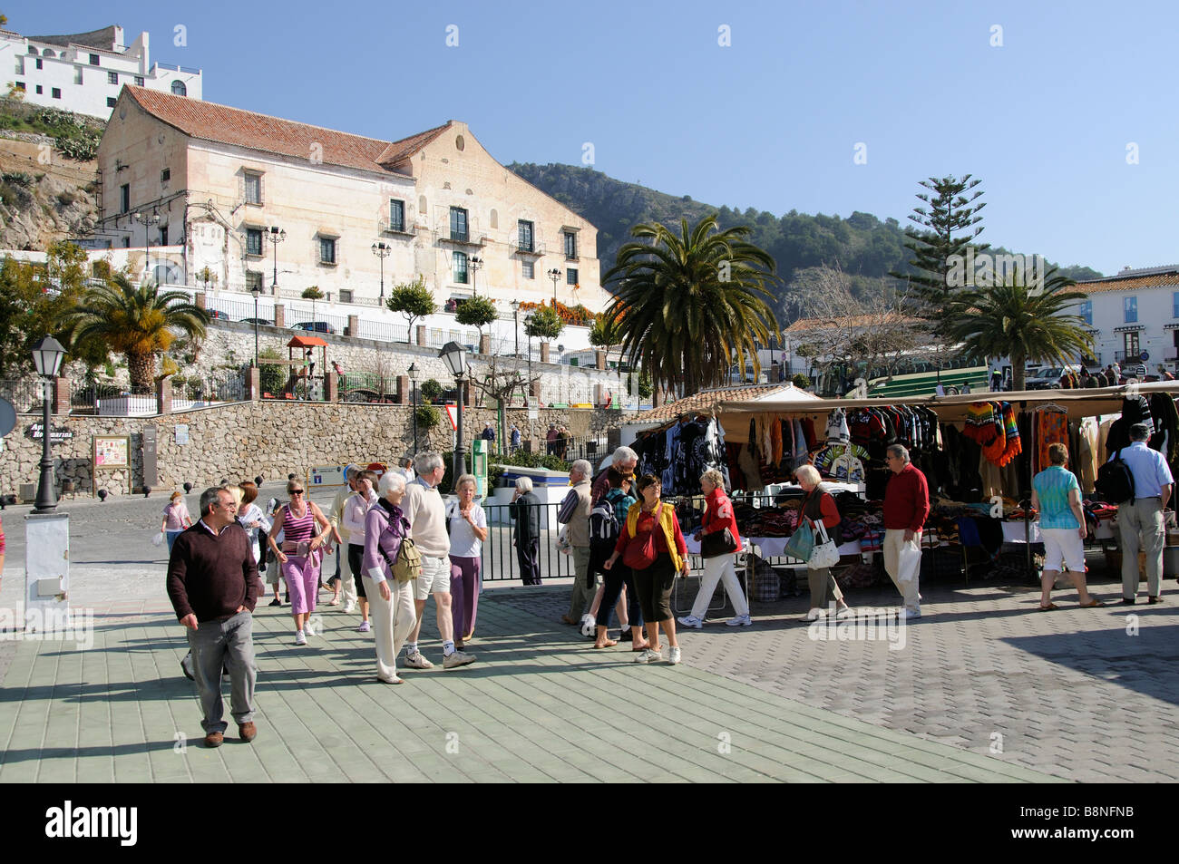Spanischen Markt am Markttag in der weißen Stadt von Frigiliana Andalusien Südspanien Stockfoto