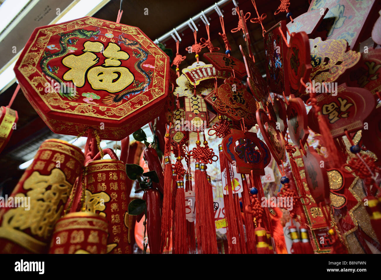 Chinese New Year Dekorationen für den Verkauf außerhalb Briefpapier speichern Stanley Street Hong Kong Stockfoto