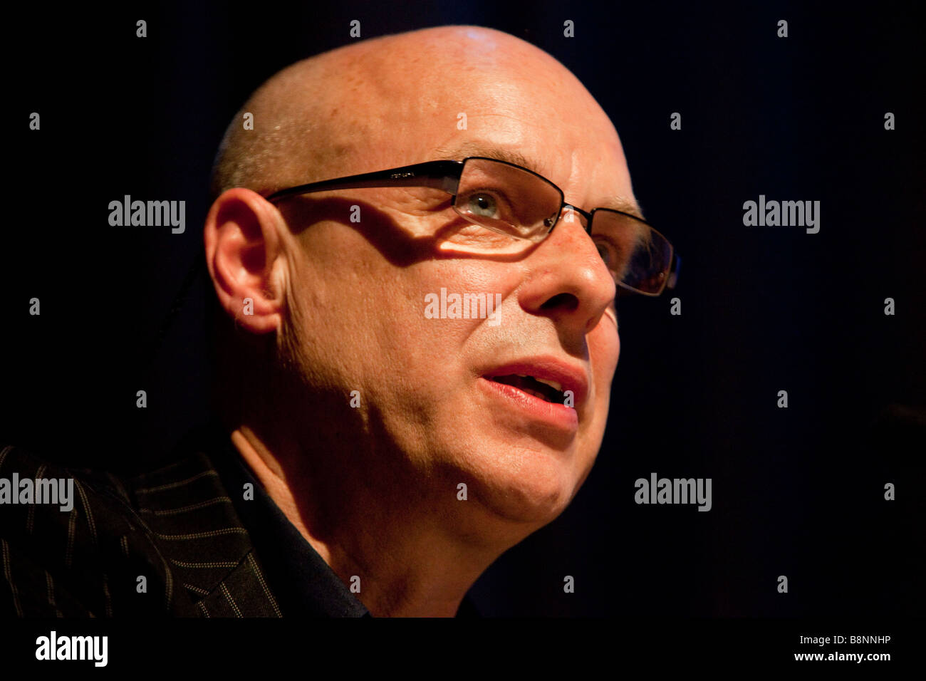 Das Übereinkommen über moderne Liberty London England 28. Februar 2009 Musiker Brian Eno und Campaigner sprechen Stockfoto