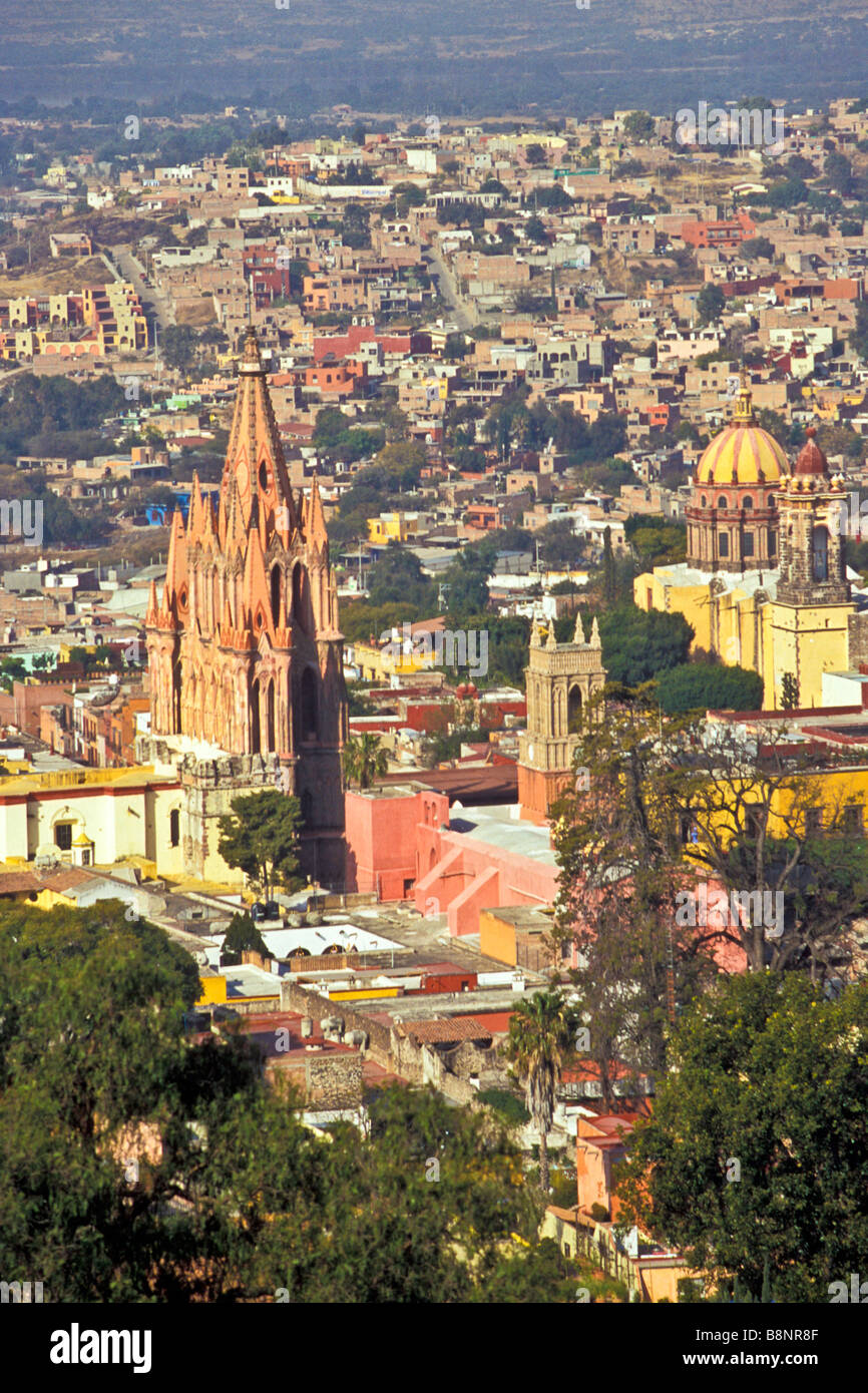 La parroquia de san miguel arcangel iglesia Fotos und Bildmaterial in