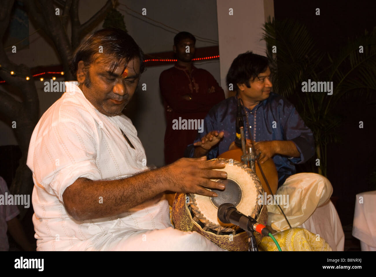 Indien-Tamil Nadu Mamallapuram Carnatic klassische Musiker Mridangam Trommel Stockfoto