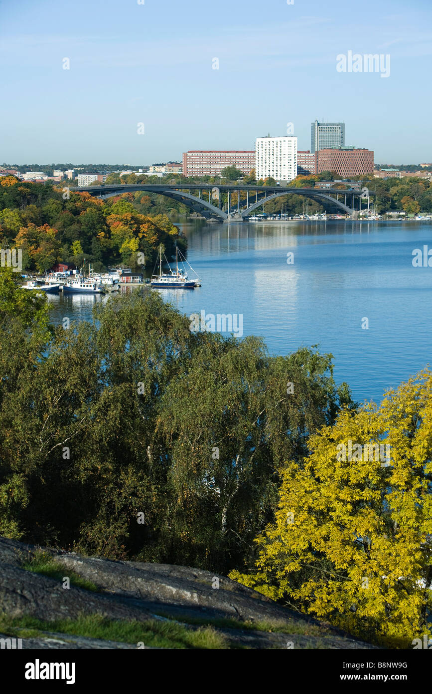 Schweden, Stockholm, Mälarsee, Vasterbron Brücke im Hintergrund sichtbar Stockfoto