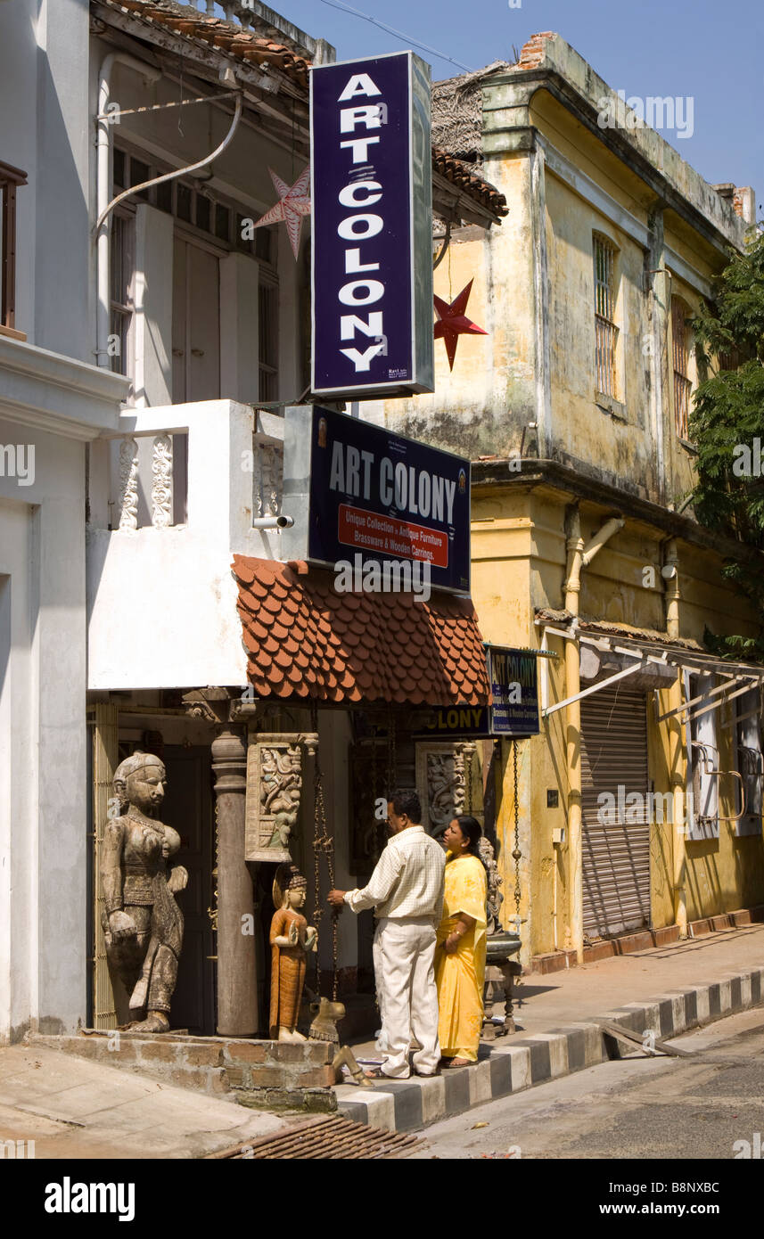 Indien Pondicherry Union Territory Französisch Stadt Romain Rolland Straße Antiquitäten shop Stockfoto