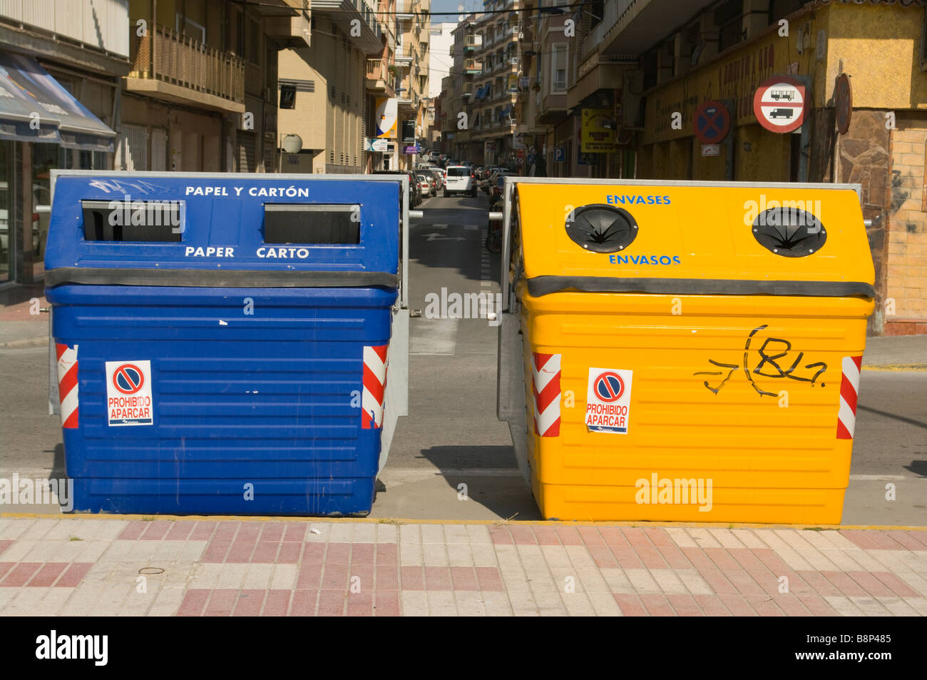 Spanische Recycling Behälter-Spanien Stockfoto