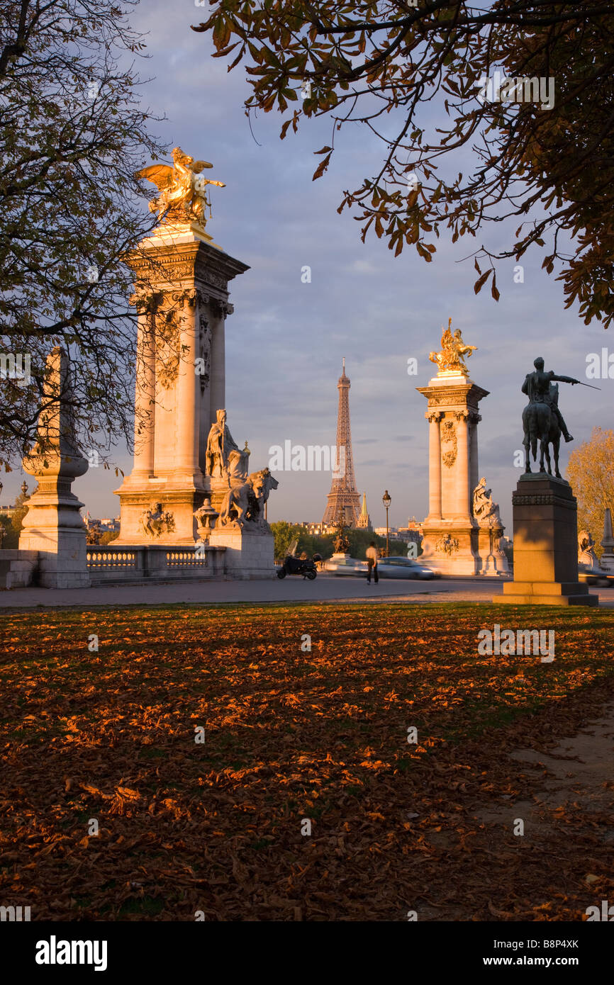 Eiffelturm und Pont Alexandre III-Paris Frankreich Stockfoto