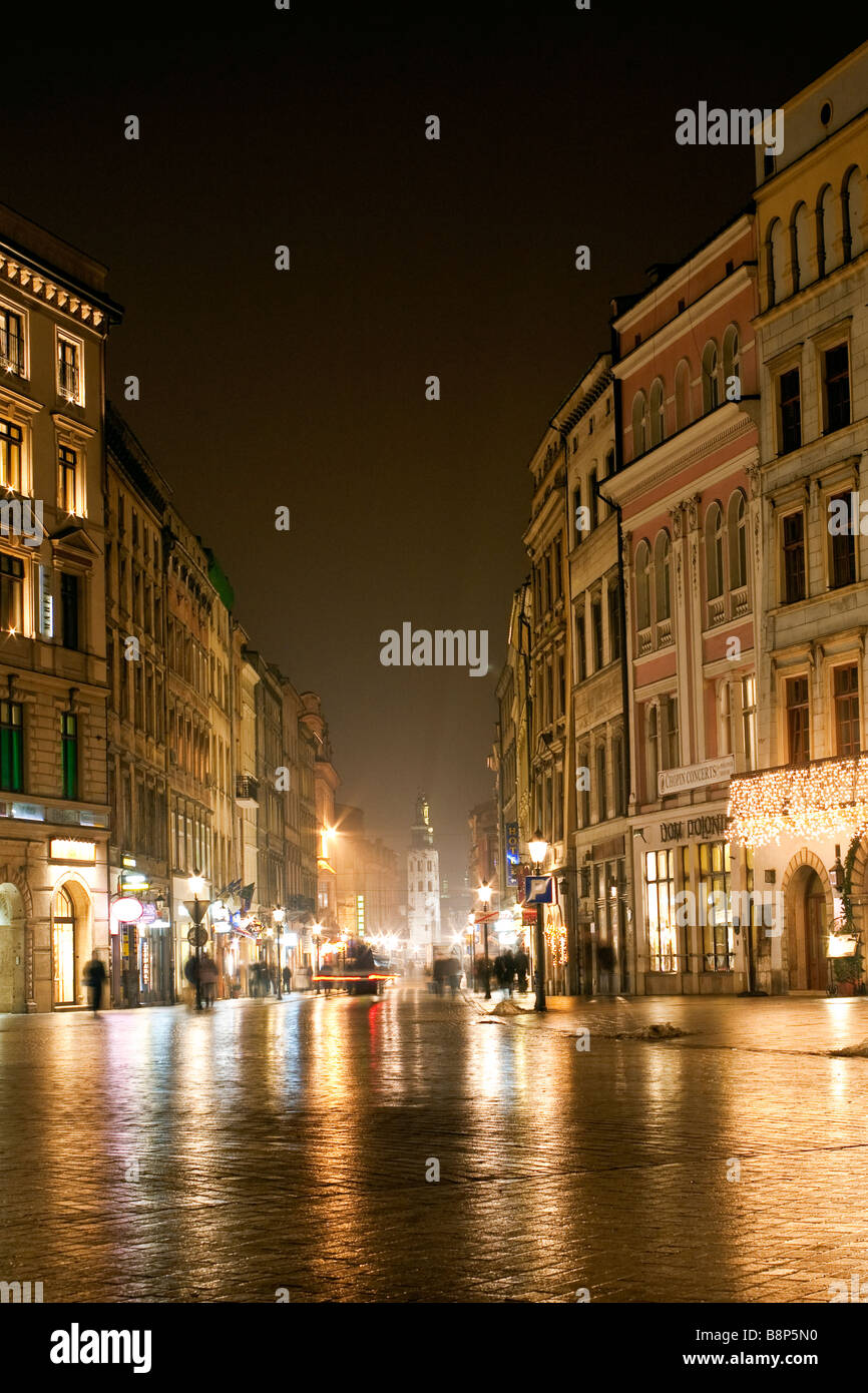 Grodzka blickte in der Nacht vom Rynek Glowny. Krakau, Polen Stockfoto