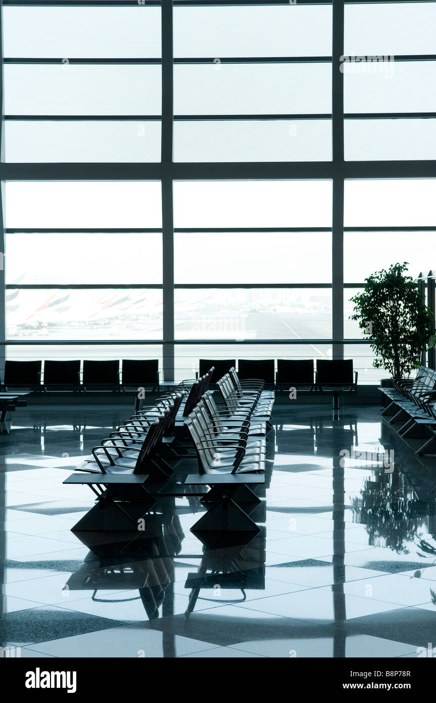 Sitzecke in Abflughalle Flughafen von Dubai Stockfoto