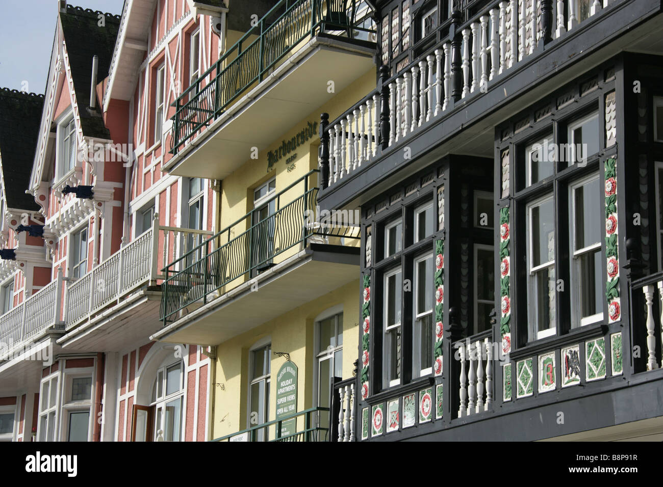 Stadt Dartmouth, England. Flache Ferienunterkünfte kann am Dartmouth Flussfront am südlichen Ufer. Stockfoto