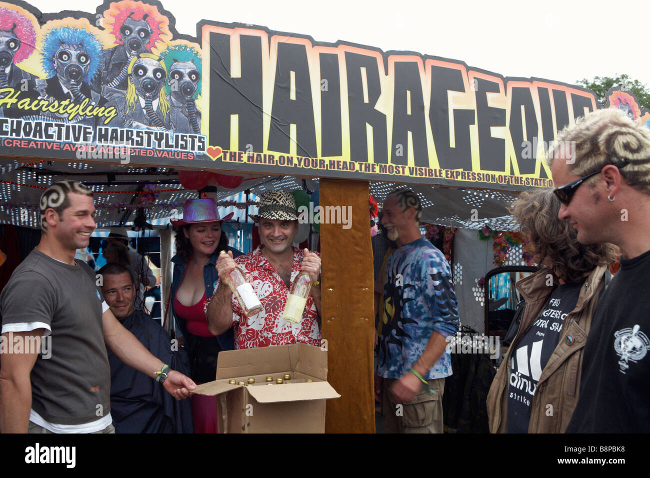 Hairageous, Glastonbury am Standort Haar-Stylisten gewinnen Preis für beste stall Stockfoto