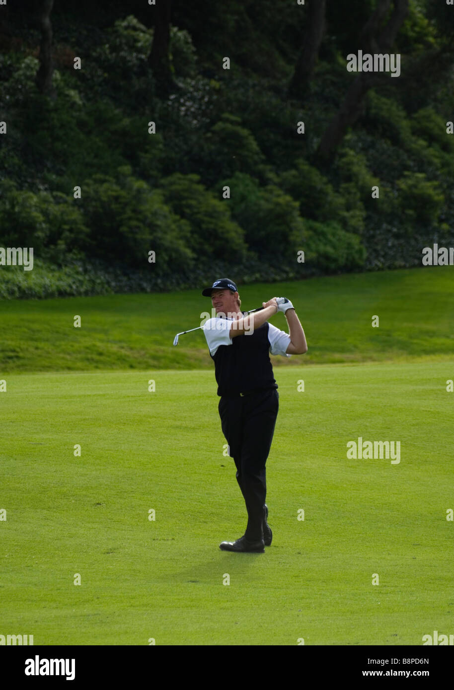 Ernie Els trifft ein Schuss während einer Proberunde am Northern Trust Open. Stockfoto