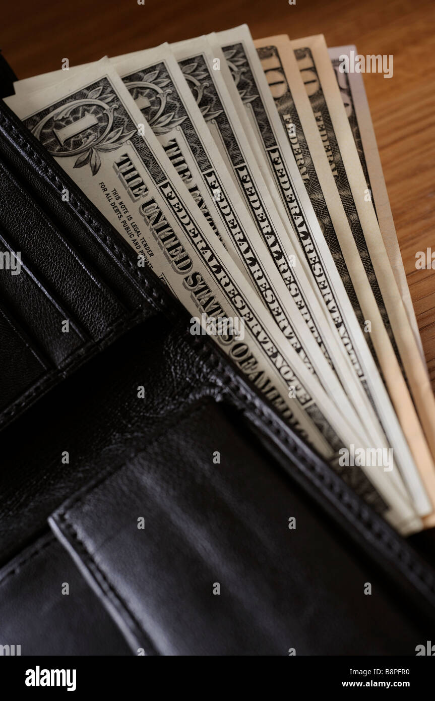 Brieftasche mit Dollarnoten Stockfoto