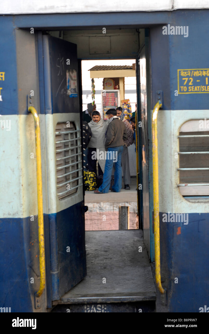 Zug in der Station warten. Punjab, Indien Stockfoto