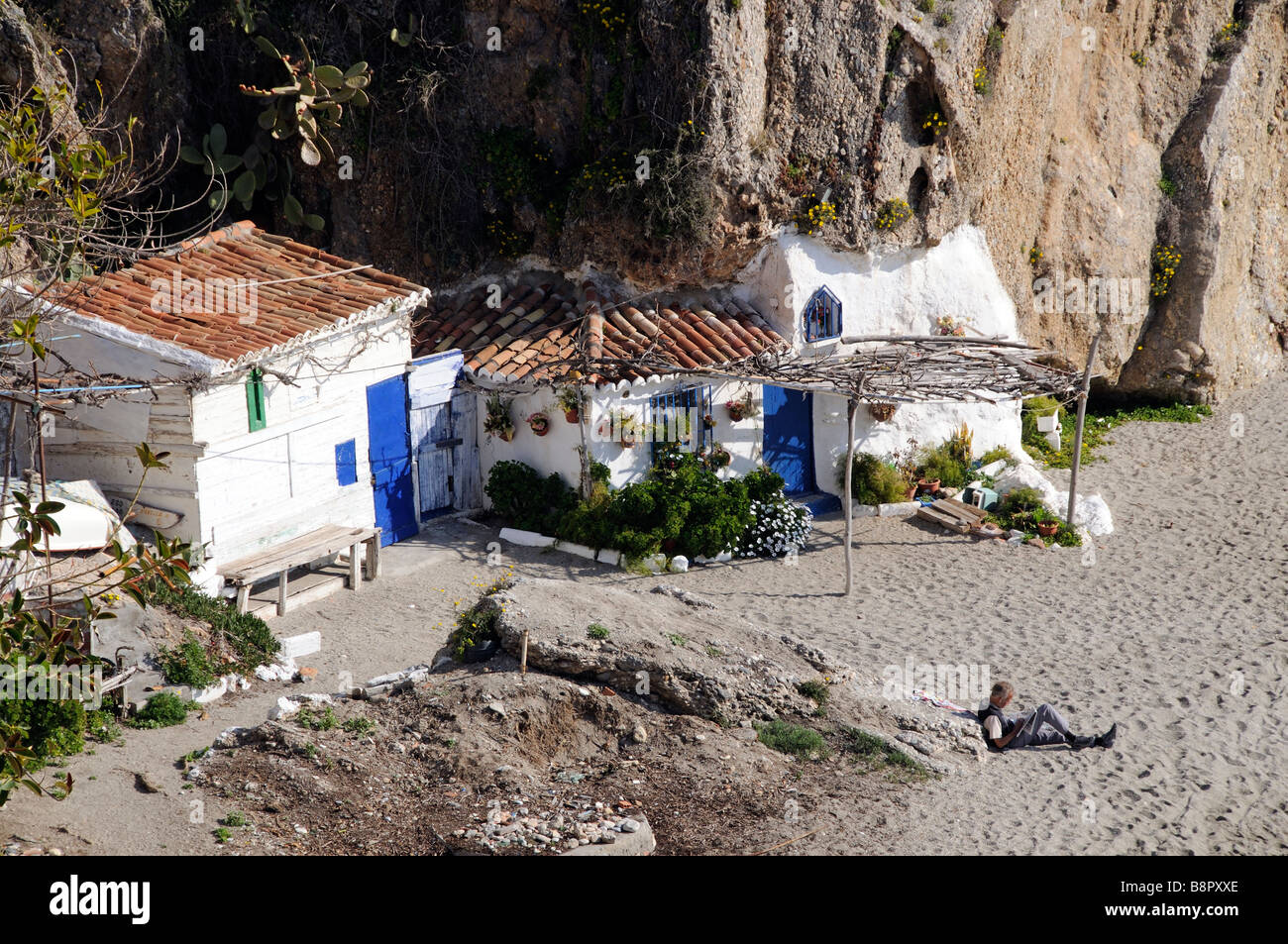 Playa del Salon in Nerja Südspanien nach Hause am Strand ein attraktives Haus mit Garten und Blick aufs Meer, das Mittelmeer Stockfoto