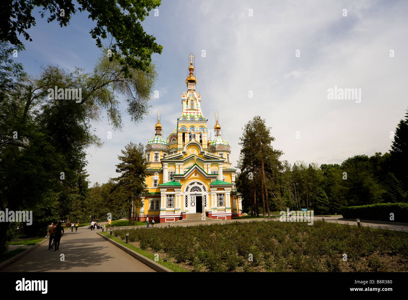Russisch-orthodoxe Himmelfahrt Kathedrale oder Zenkov Kathedrale gebaut von Holz ohne Nägel in Panfilov Park, Almaty, Kasachstan. Stockfoto
