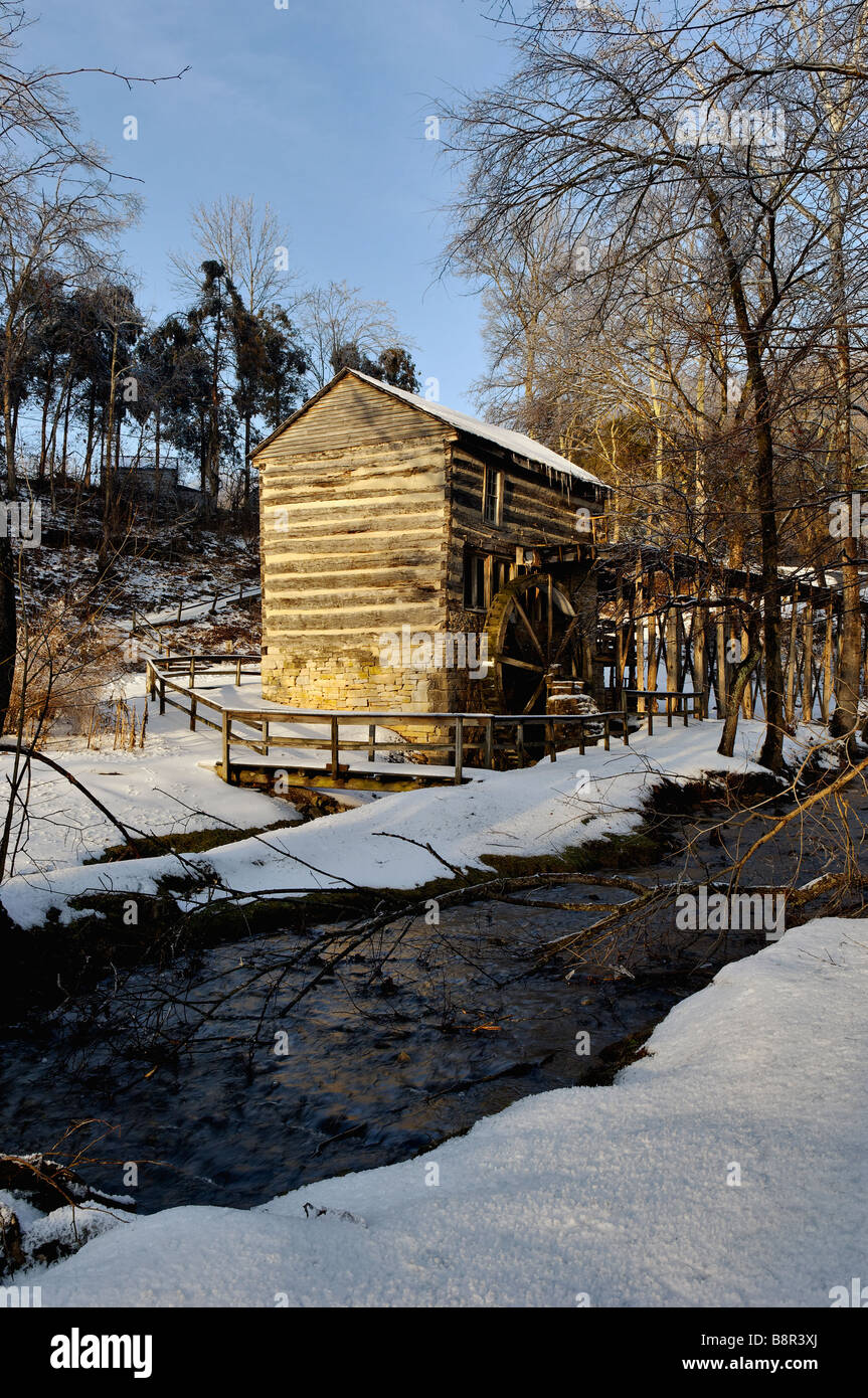 Squire Boone Grist Mill und Schnee im Harrison County Indiana Stockfoto