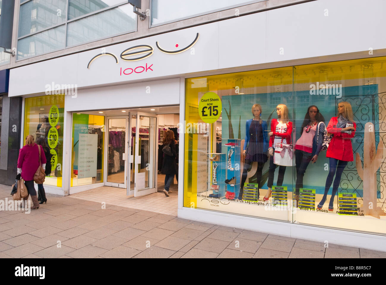 Einen neuen Look Shop Shop Verkauf von Damen Kleidung in der Innenstadt von Norwich, Norfolk, Großbritannien Stockfoto
