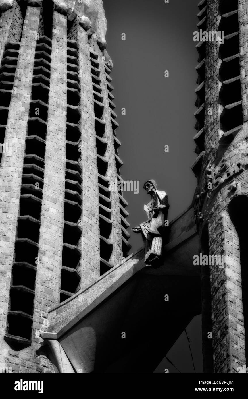 Skulptur des auferstandenen Christus über die Leidenschaft Fassade (von Josep Maria Subirachs). Sagrada Familia. Barcelona. Katalonien. Spanien. Stockfoto