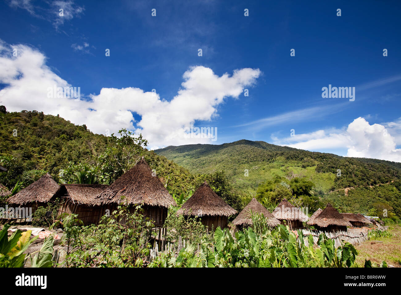 Ein traditionelles Dorf in Papua, Indonesien Stockfoto