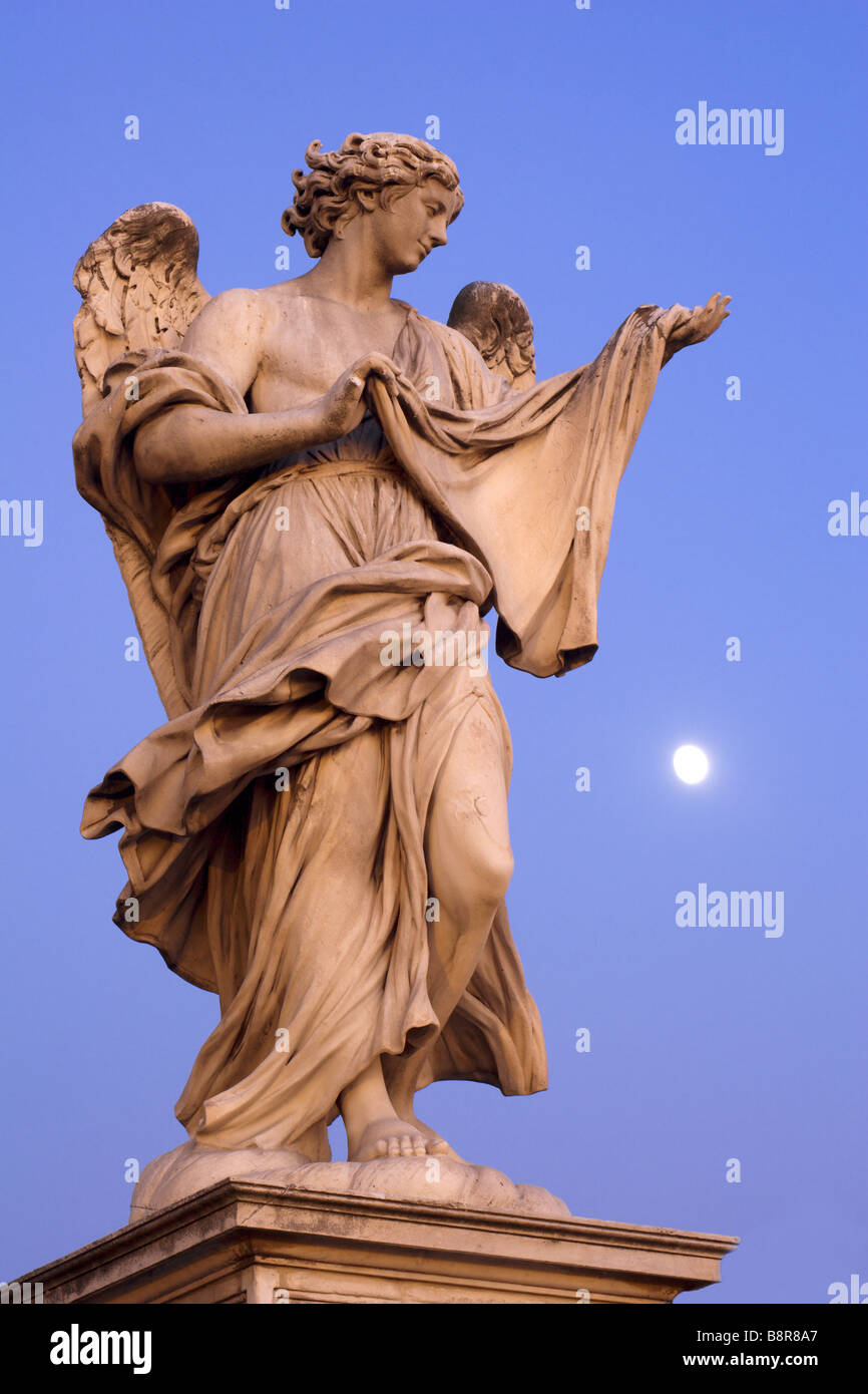 Rom - Engelsstatue Engel Brücke Abend Stockfoto