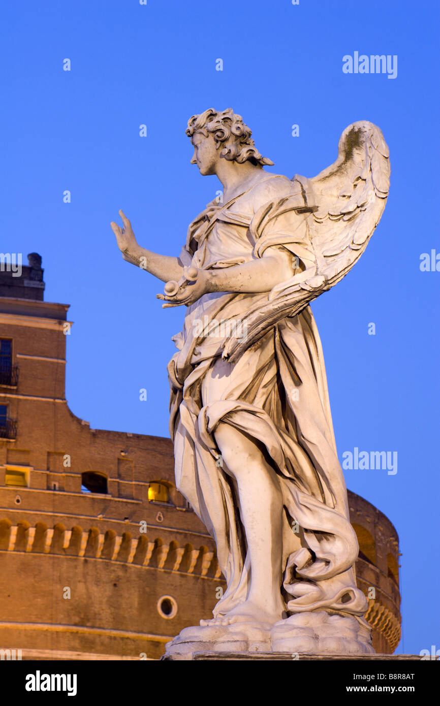 Rom - Engelsstatue Engel Brücke Abend Stockfoto