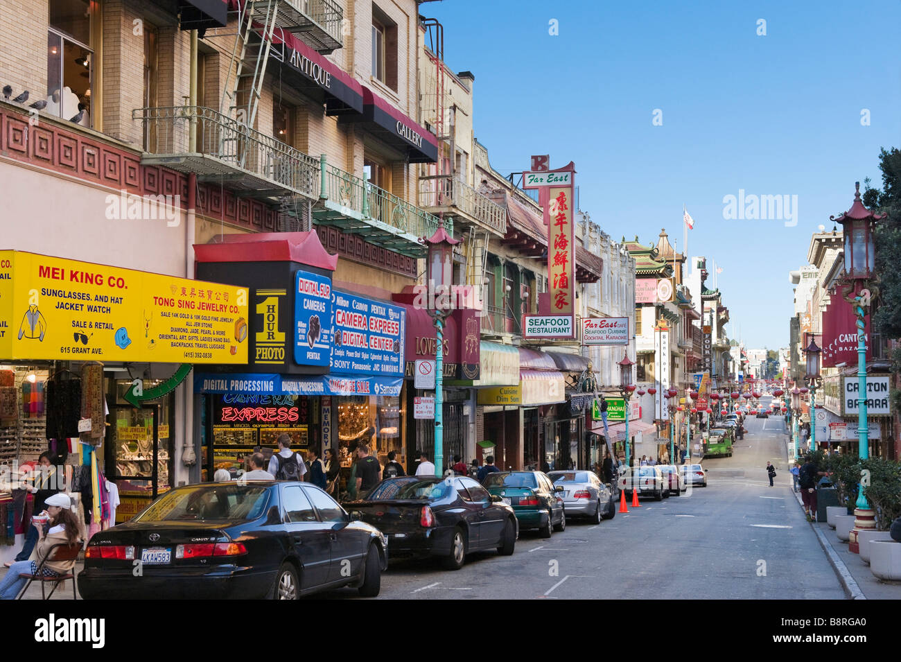 Geschäfte und Restaurants an der Grant Avenue in Chinatown in der Nähe von Nob Hill, San Francisco, Kalifornien Stockfoto