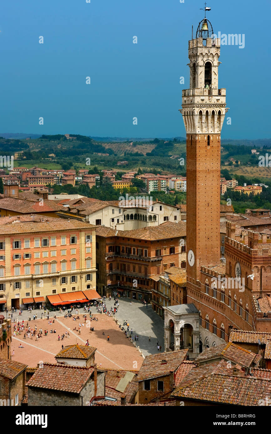 Glockenturm und Piazza Del Campo in Siena Italien Stockfoto