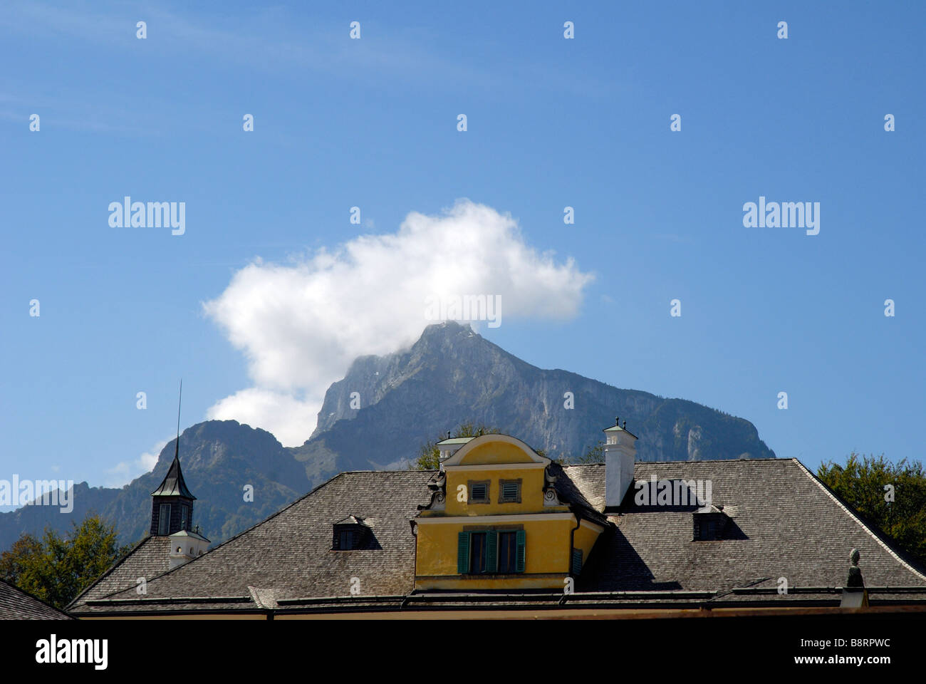 Blick auf die Berge in der Nähe von Salzburg in Österreich von den Untersberg. Stockfoto