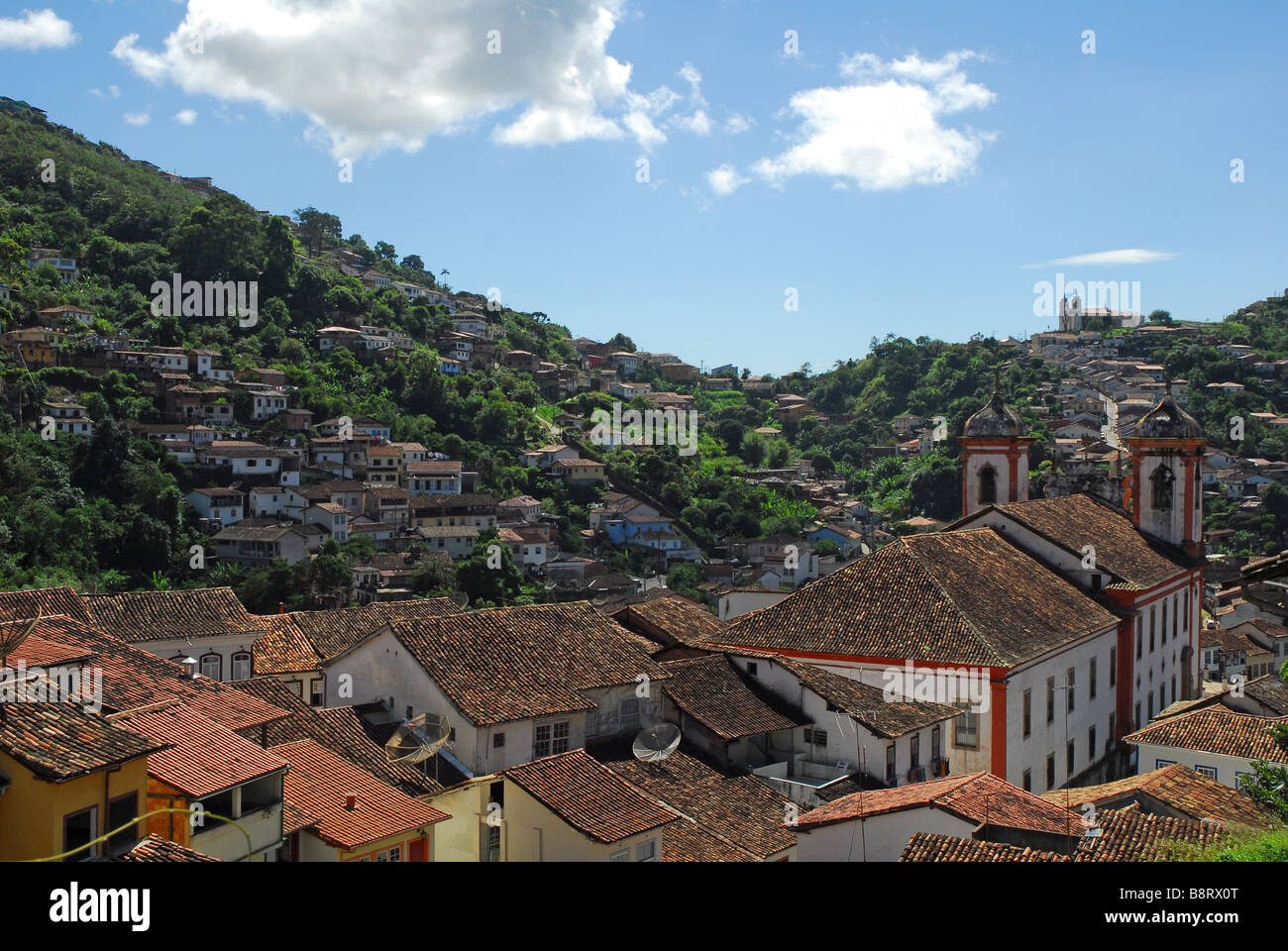 Eine Hanglage Ansicht von Ouro Preto, eine historische, kolonialen Goldgräberstadt im Bundesstaat Minas Gerais, Brasilien Stockfoto