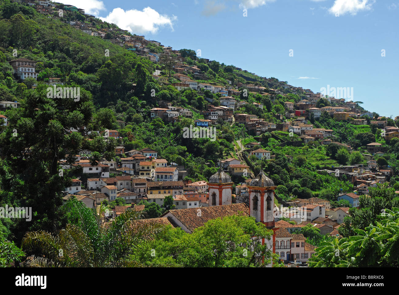 Eine Hanglage Ansicht von Ouro Preto, eine historische, kolonialen Goldgräberstadt in Minas Gerais, Brasilien Stockfoto