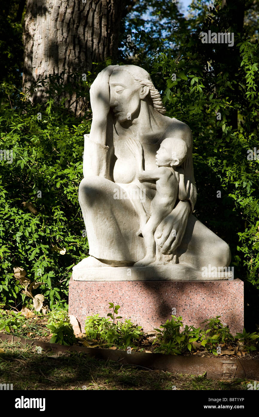 Eine Statue von Mutter und Kind im Umlauf Skulptur Garten in Austin Texas Stockfoto
