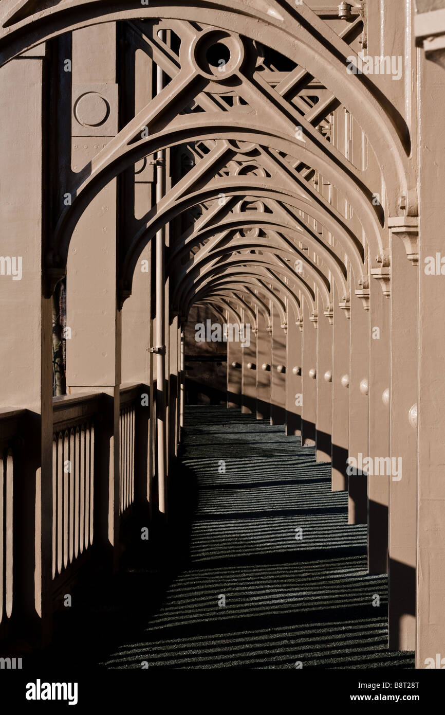 Blick auf Bögen auf der High Level Bridge Newcastle upon Tyne Stockfoto