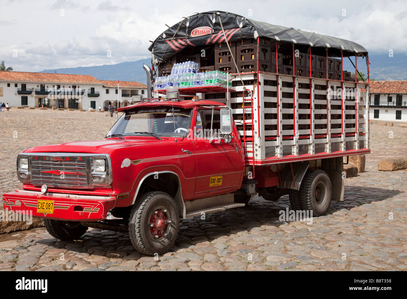 Roter dodge truck -Fotos und -Bildmaterial in hoher Auflösung – Alamy