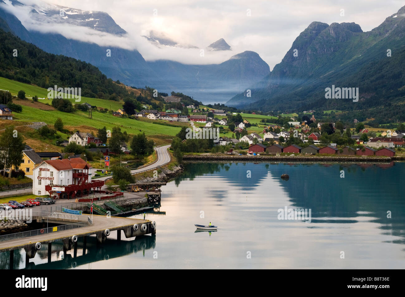 Annäherung an den Hafen von Olden, Norwegen Stockfoto