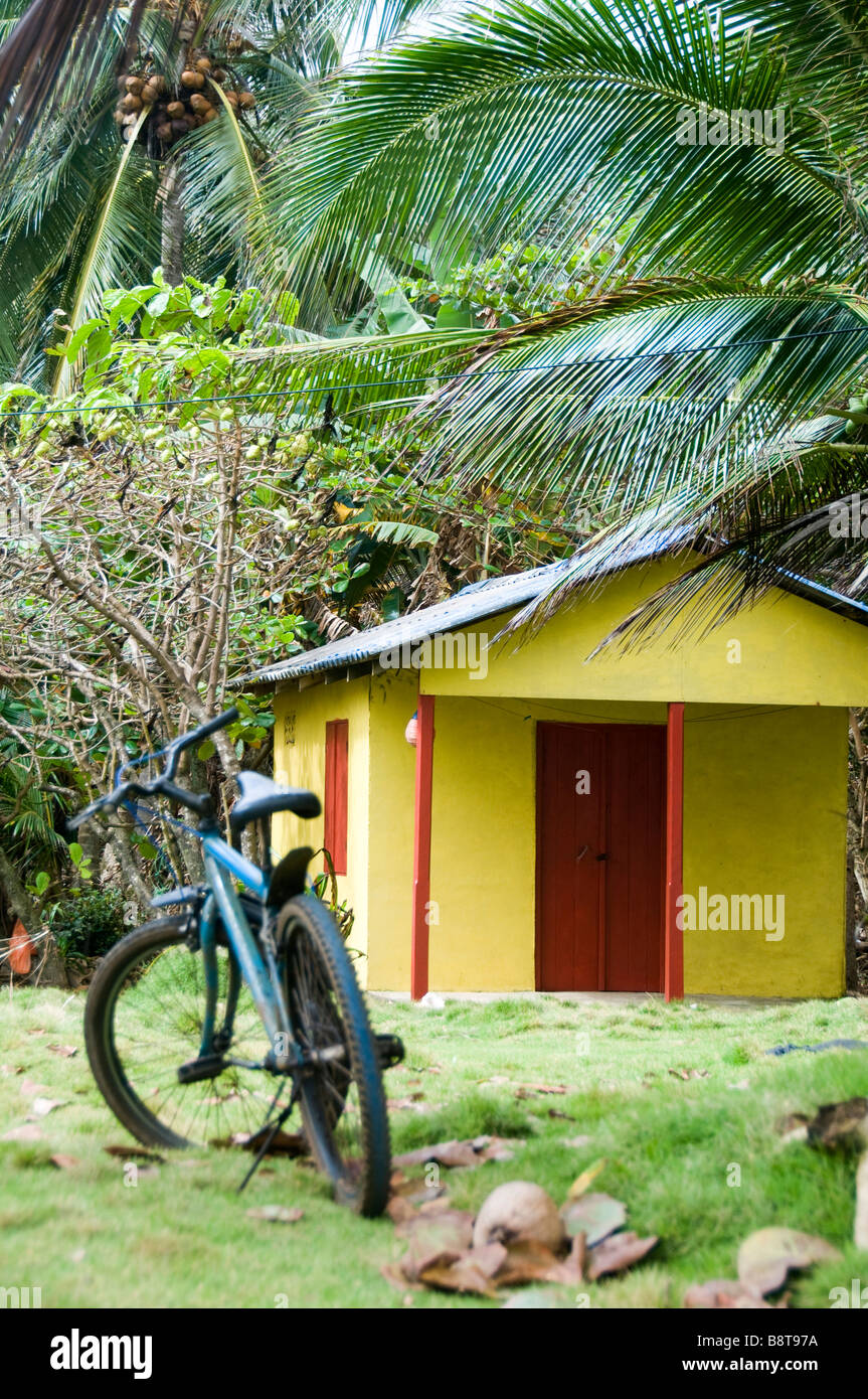 Vermietung Cabana Motel Gast Übernachtung in Dschungel Mais Insel Nicaragua Karibik mit Fahrrad Stockfoto