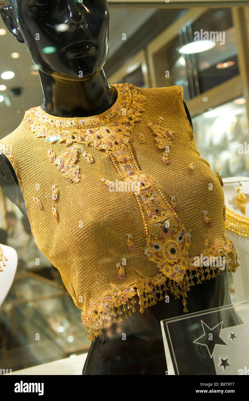 dekorative Halskette in gold-Souk Shop Fenster, Dubai, Vereinigte Arabische Emirate Stockfoto