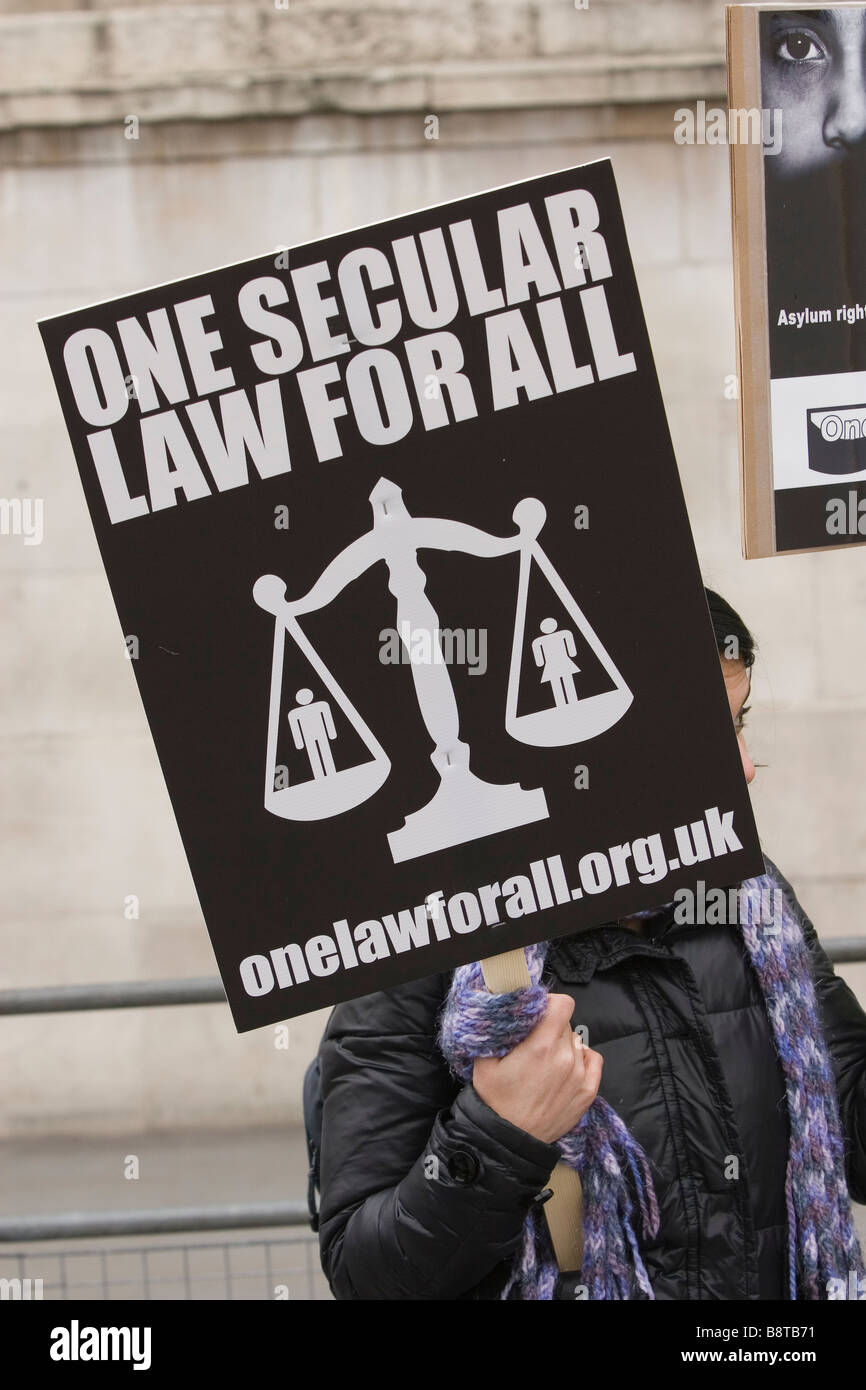 Anti-Scharia-Recht-Demonstranten in Trafalgar Square in London Stockfoto