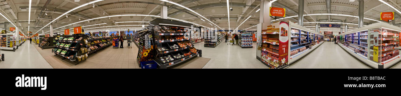 Volle 360-Grad-Panorama-Bild von einem Supermarkt-Interieur Stockfoto