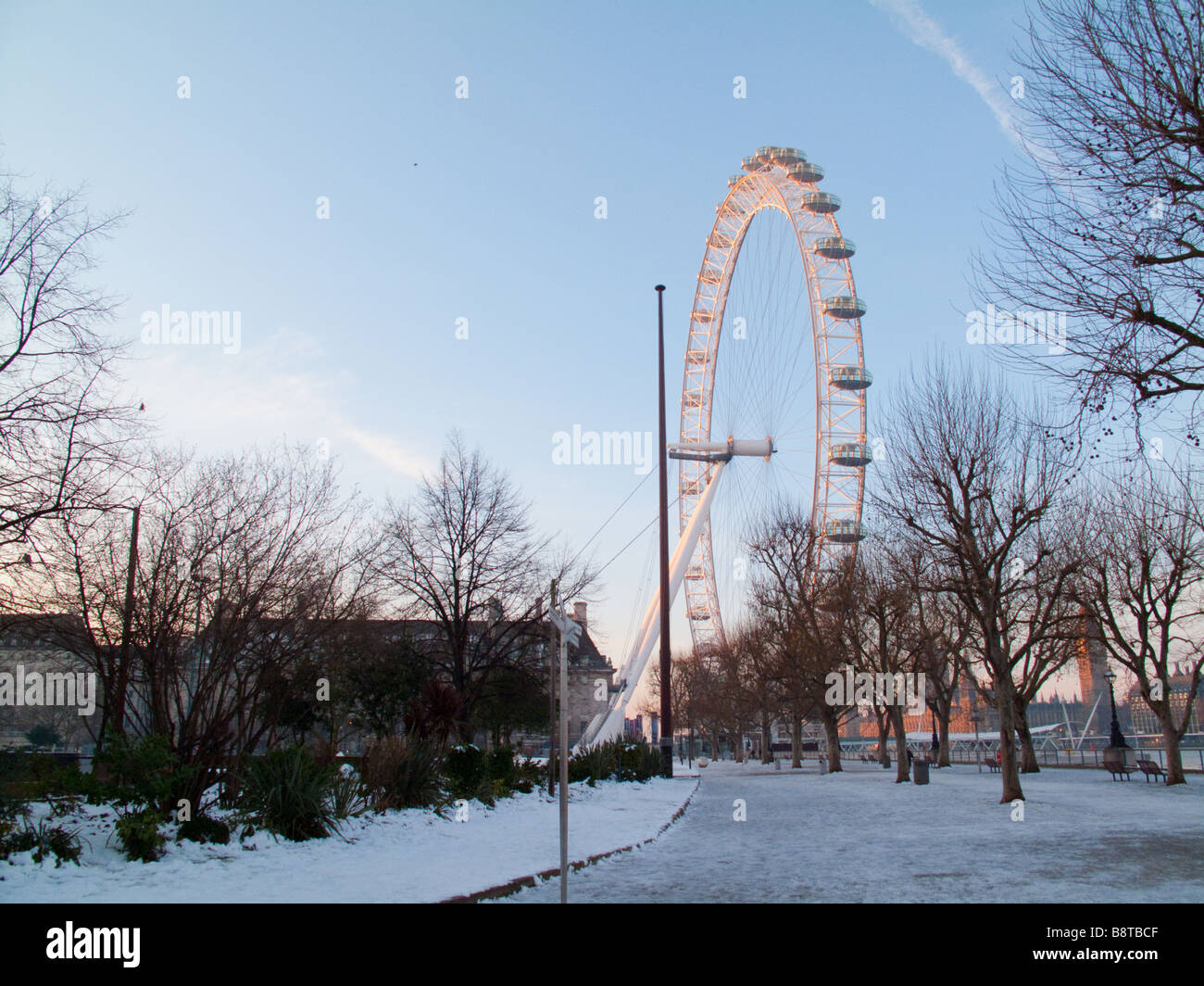 Das London Eye im Schnee Stockfoto