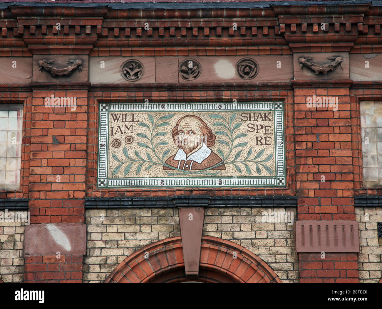 Mosaik Wandbild der Dramatiker William Shakespeare an der Fassade des Stoke Bibliothek, Stoke nach Trient in der Stadt der Stoke-on-Trent Stockfoto