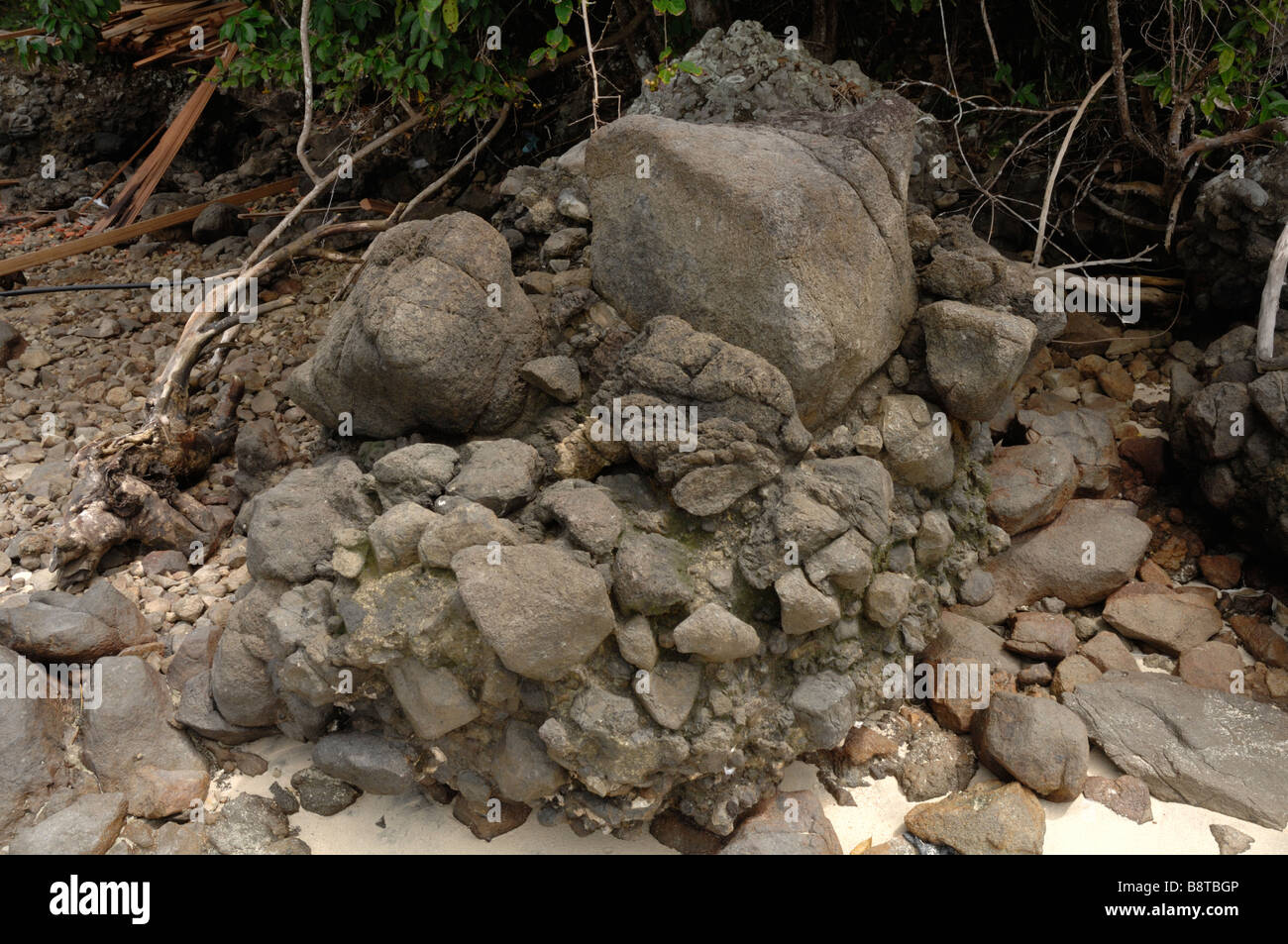 Vulkanisches Gestein aus vulkanischer Bomben Pulau Boheydulang Semporna Sabah Malaysia Borneo in Südostasien hergestellt Stockfoto