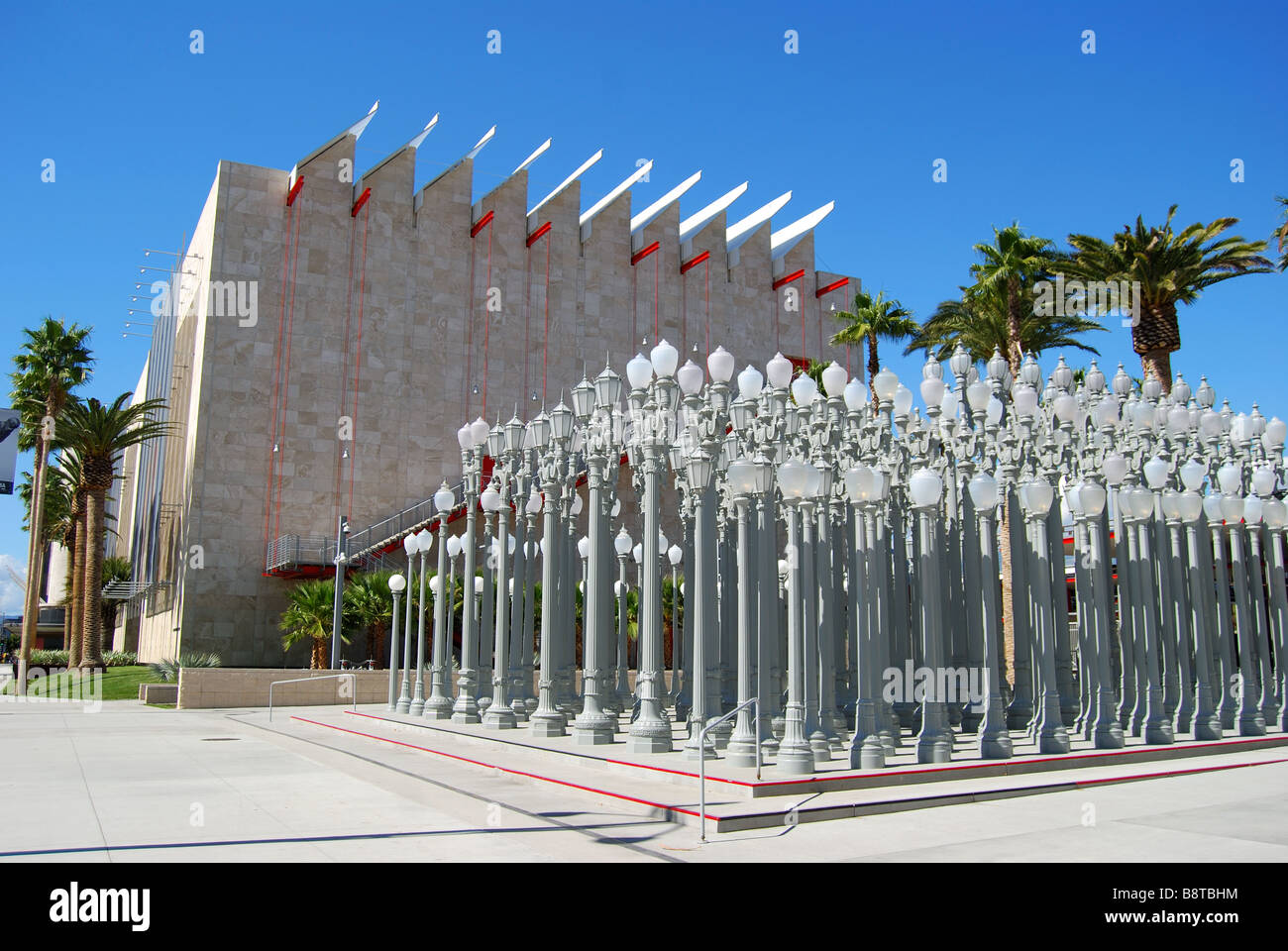 "Urban Light" Skulptur, Los Angeles County Museum of Art, Wilshire Boulevard, Los Angeles, California, Vereinigte Staaten von Amerika Stockfoto