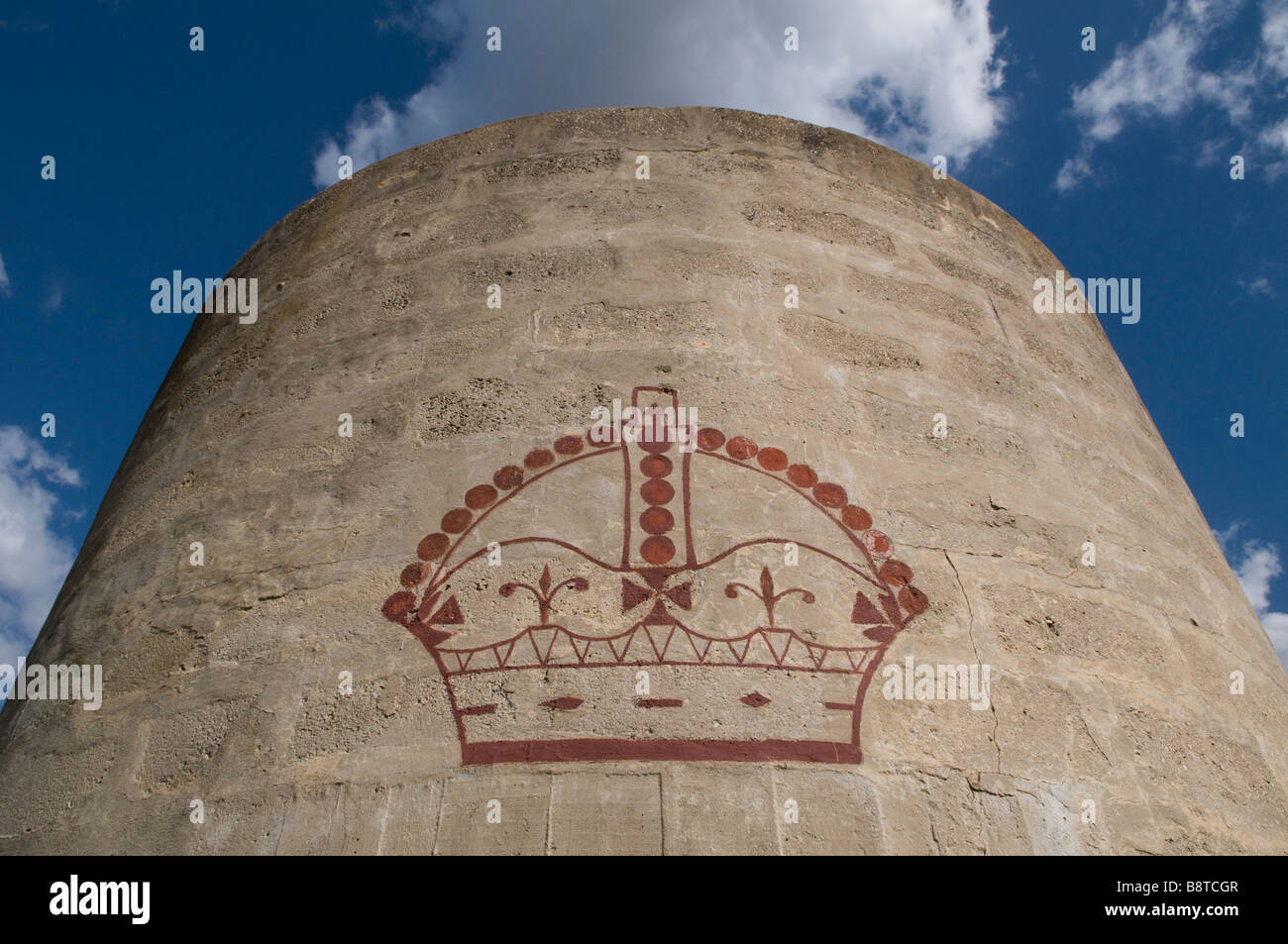 Jordanische Mark auf einem alten Wachturm am Grenzübergang zwischen Israel und Jordanien in Naharaim. Jordantal Nordisrael Stockfoto