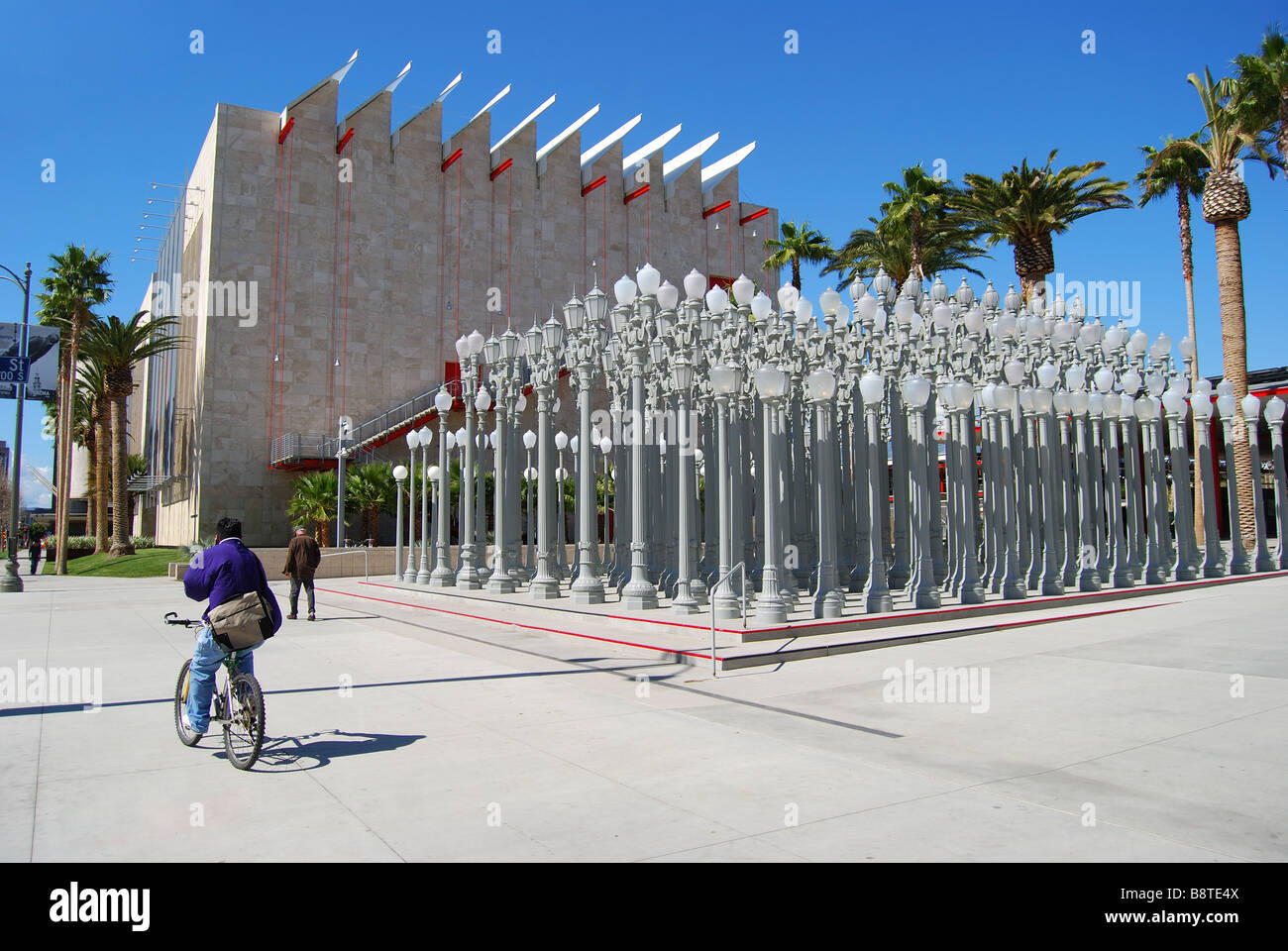 "Urban Light" Skulptur, Los Angeles County Museum of Art, Wilshire Boulevard, Los Angeles, California, Vereinigte Staaten von Amerika Stockfoto