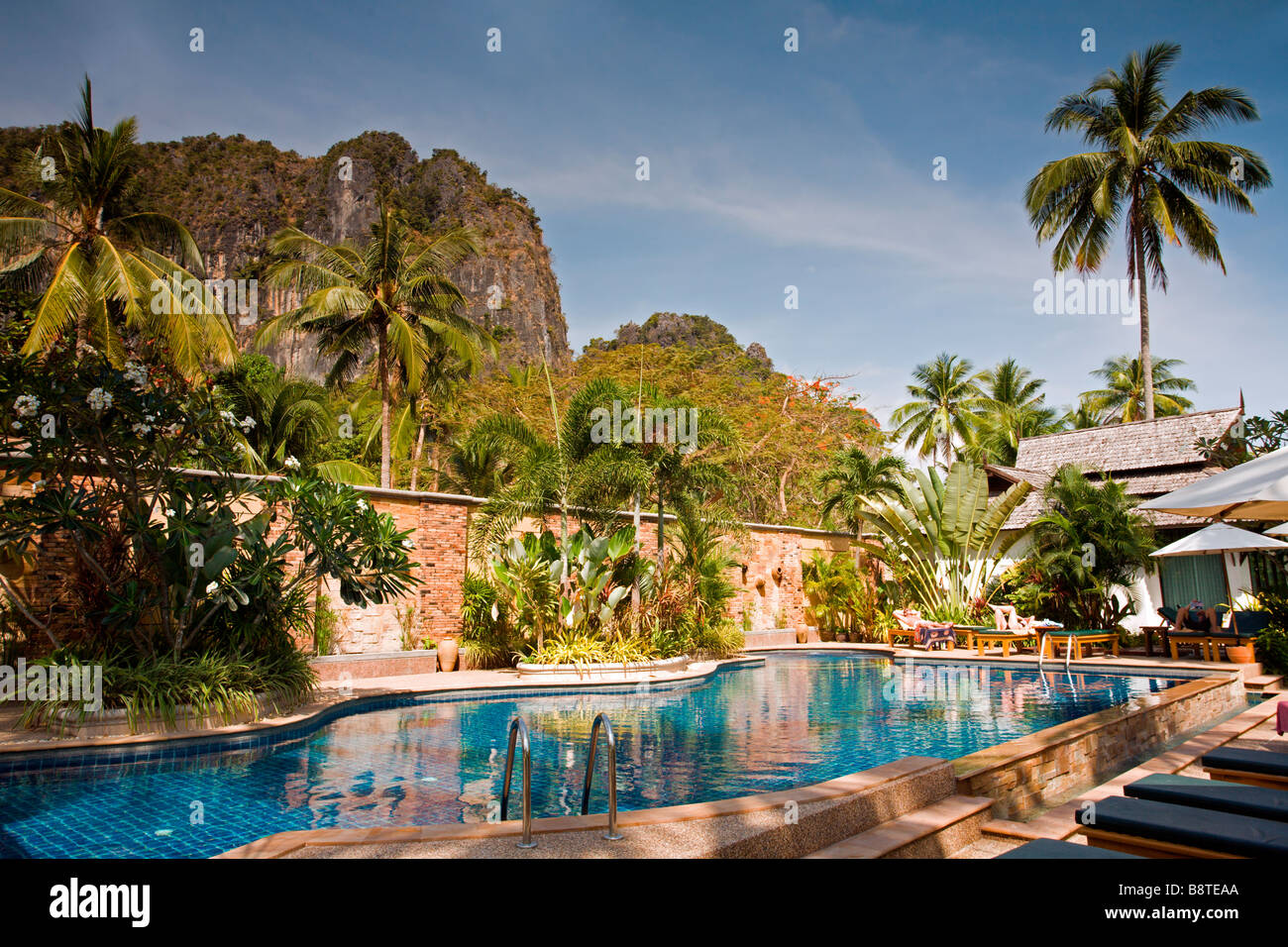 Railay Beach West: Hotel-Pool Stockfoto